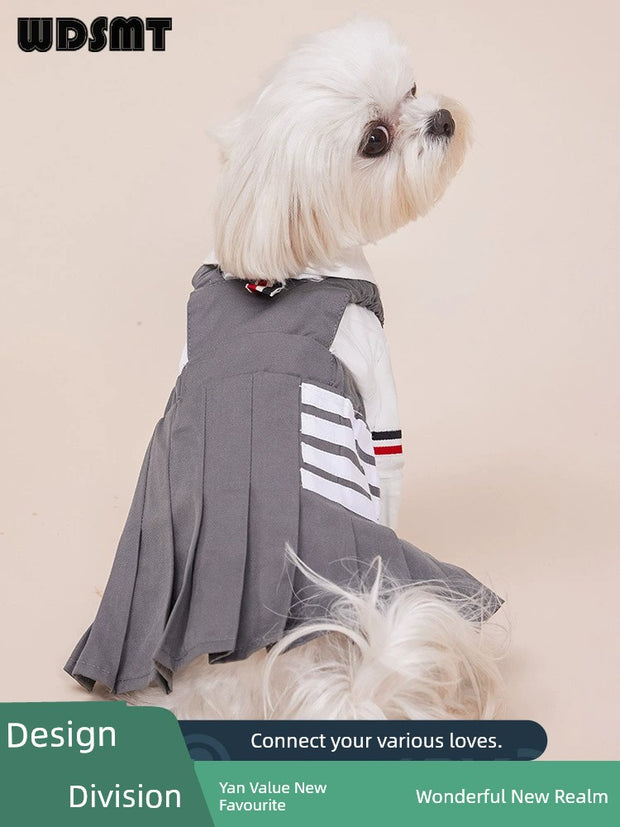 This pet suspender skirt features a pleated design